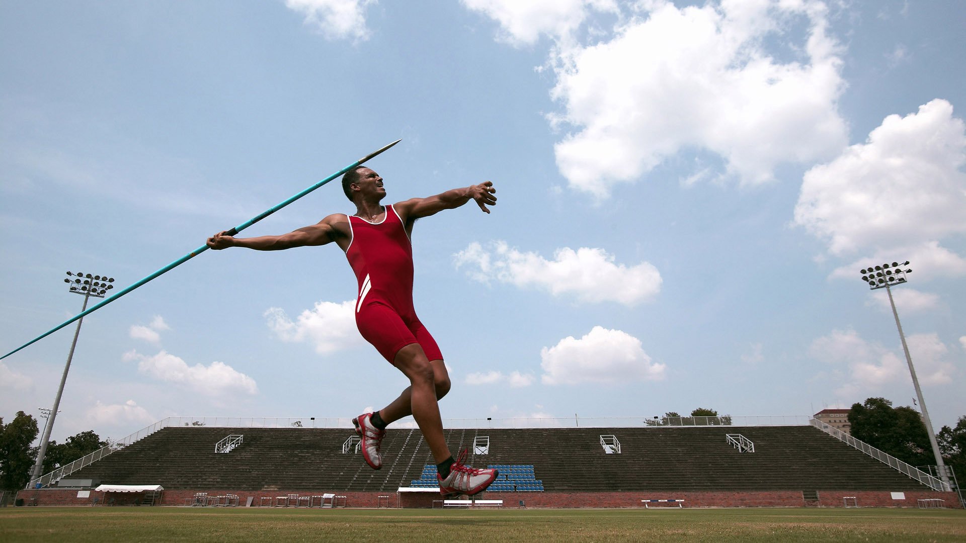 巴西国家队连续夺得世界杯五次，成为历史最强球队，历届巴西国家队世界杯名次